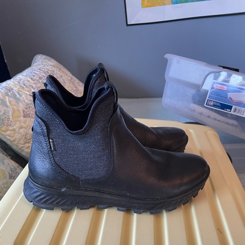 New Women's ECCO Black Exostrike Gore-tex Chelsea Ankle Boots Size 9-9.5.
